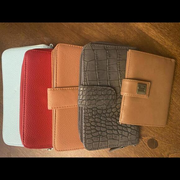 Assorted Women's Wallets - Stylish & Functional Collection - Picture 1 of 7